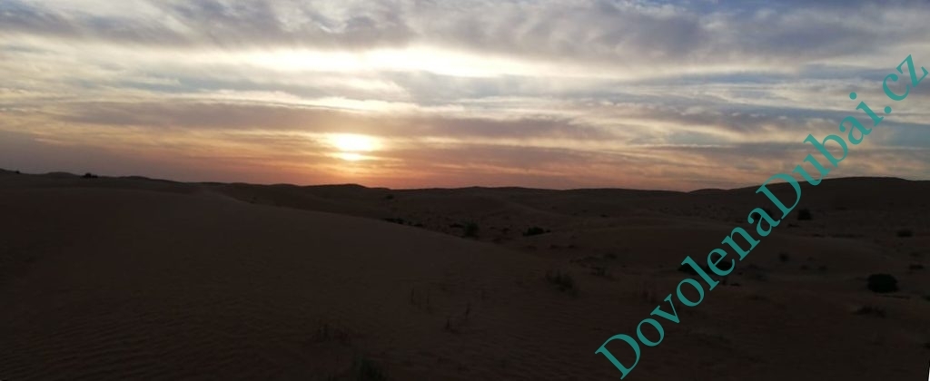 Západ slunce v poušti, poušť Dubaj, poušť v Dubaji, dubajská poušť